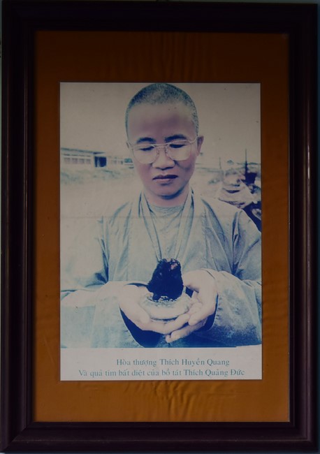 Tham quan và cúng dường chùa Linh Mụ, Huế